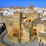 000 Muralla desde torre san Pedro - Andalucía Film Commission